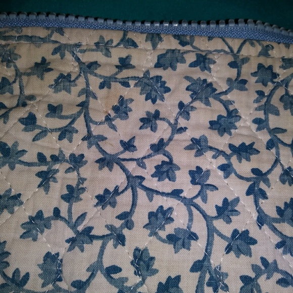 Vera Bradley LG cosmetic in blue delft - Picture 2 of 4